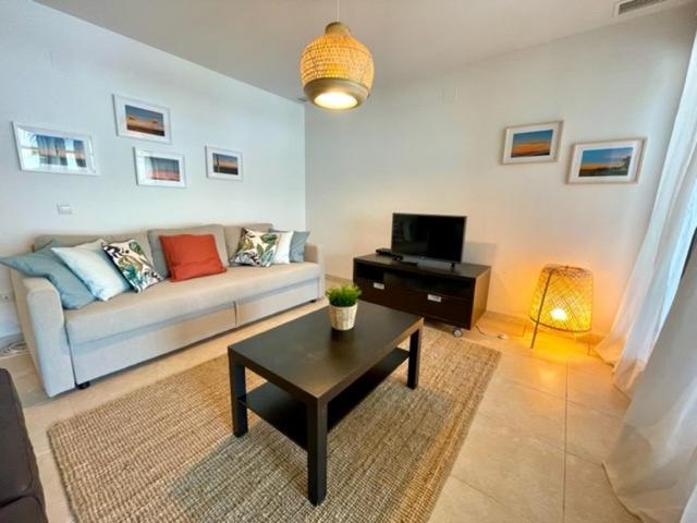 Gatu Premium Racimo, Terraza, Piscina, Aire Ac, Wifi Y Parking " Preferente Mayores De 25 Anos Y Familias " El Puerto de Santa Maria Luaran gambar